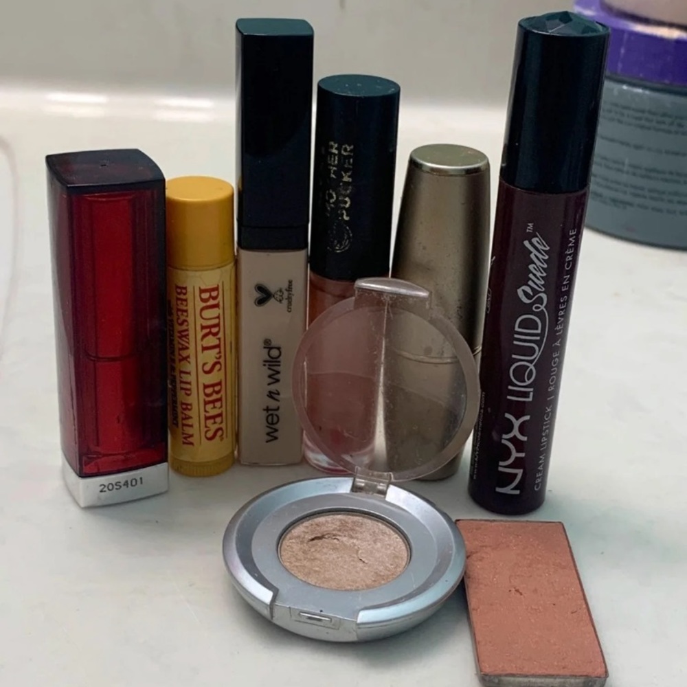 Random makeup bundle
